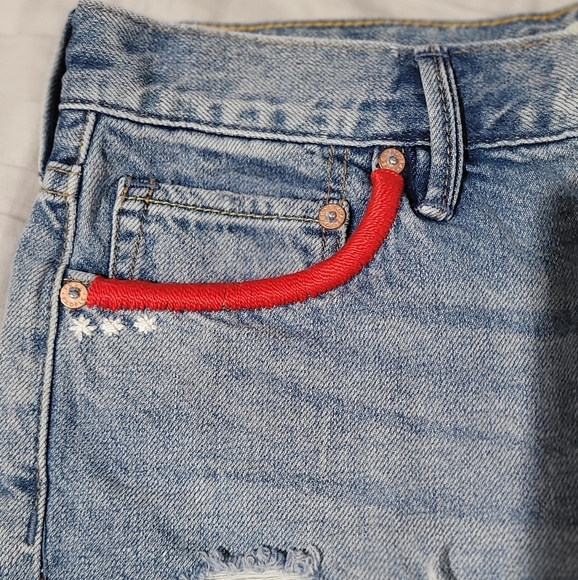 Free People We The Free Embroidered Distressed Printed Jean Shorts Size 25 - Picture 6 of 9